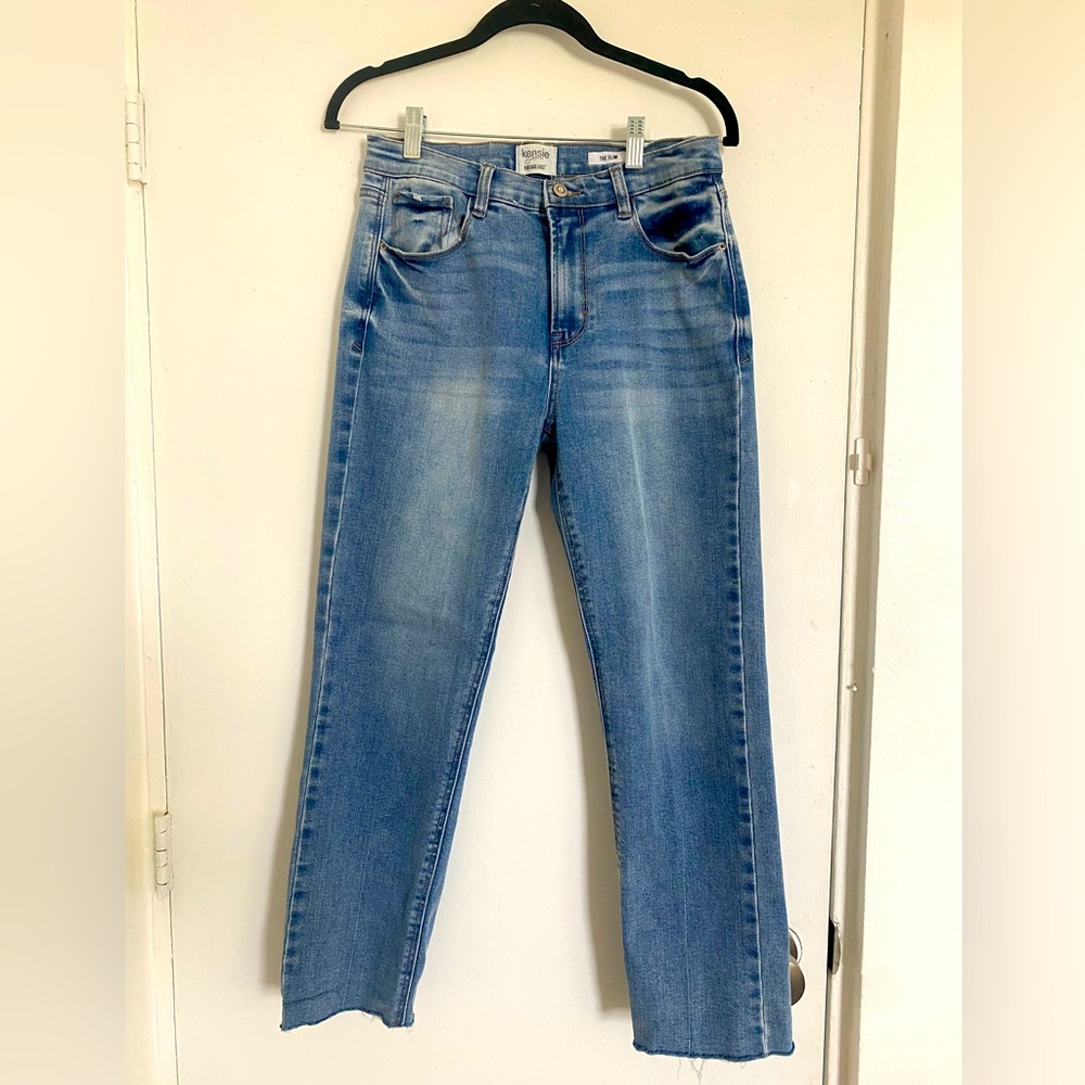 Kensie jeans! Stretchy and comfortable. “Vintage Luxe The Slim”. Size 8